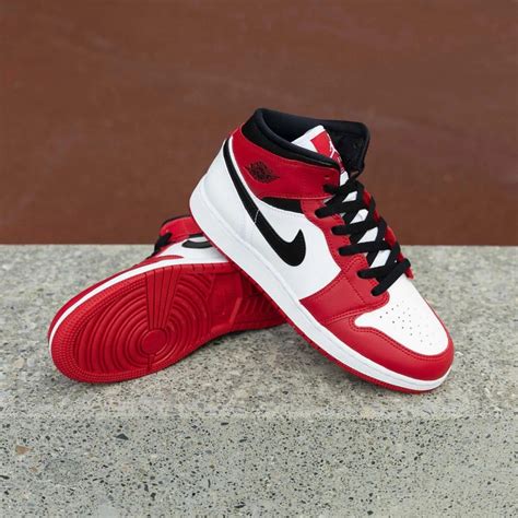 Air Jordan 1 Gym Red Jordan 1 Gym Red 555088-061 Release Date | SneakerNews.com